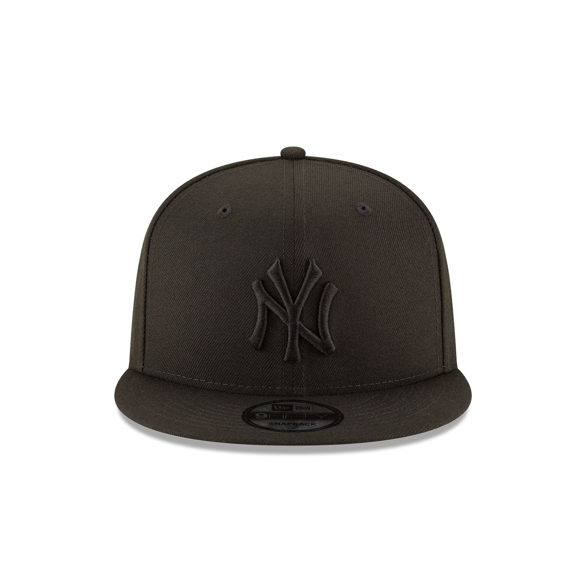 New York Yankees Basic Black on Black 9FIFTY Snapback Hat – New