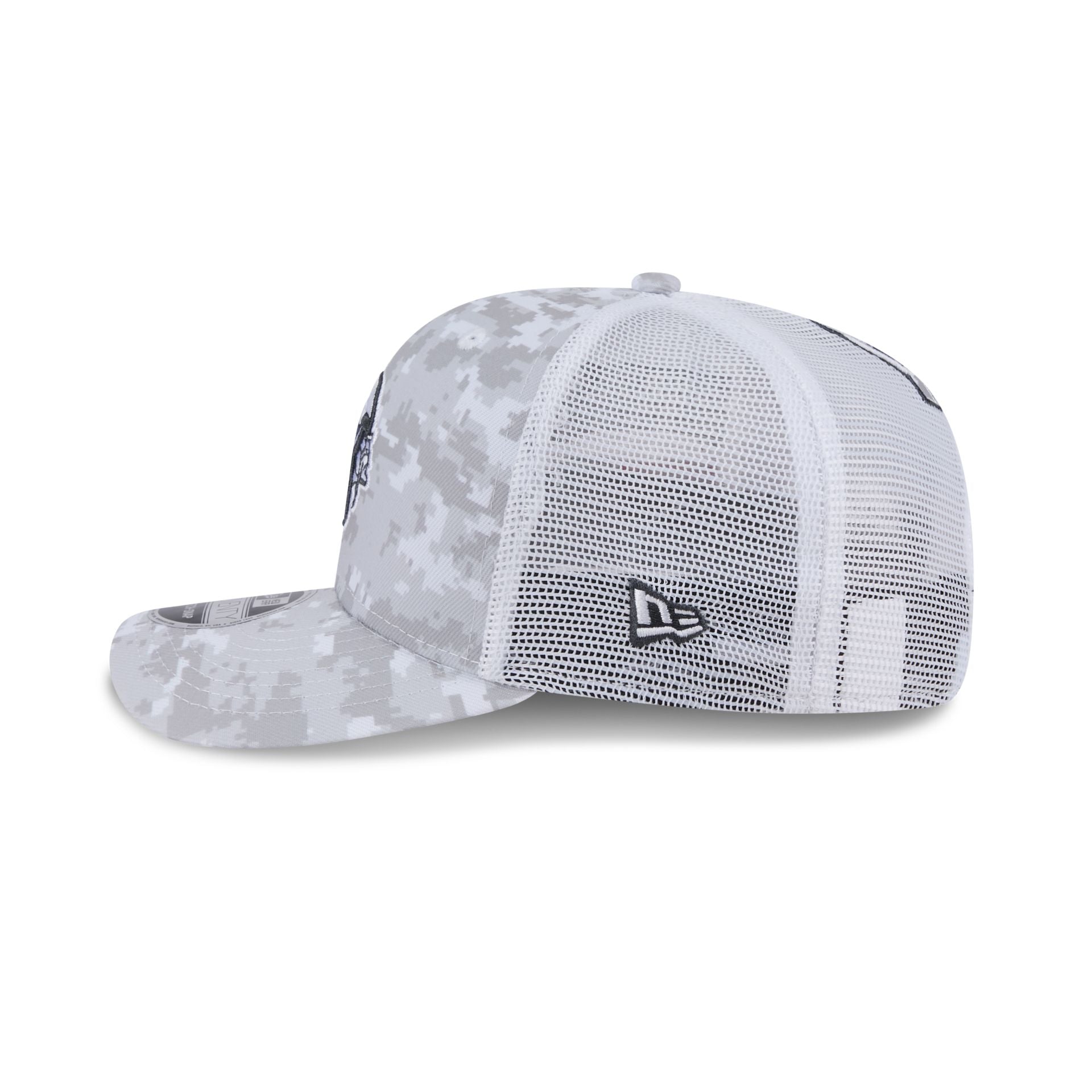 Minnesota Vikings 2024 Salute to Service 9SEVENTY Trucker Hat