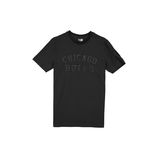 Chicago Bulls Black on Black Logo Select T-Shirt - New Era Cap