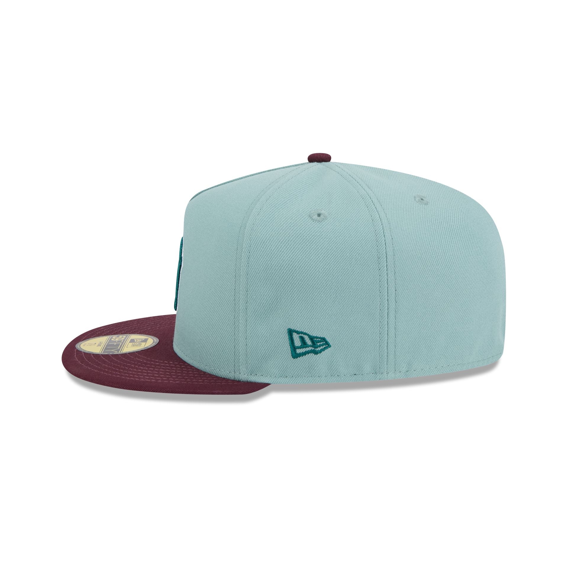 white nike hat with kiss