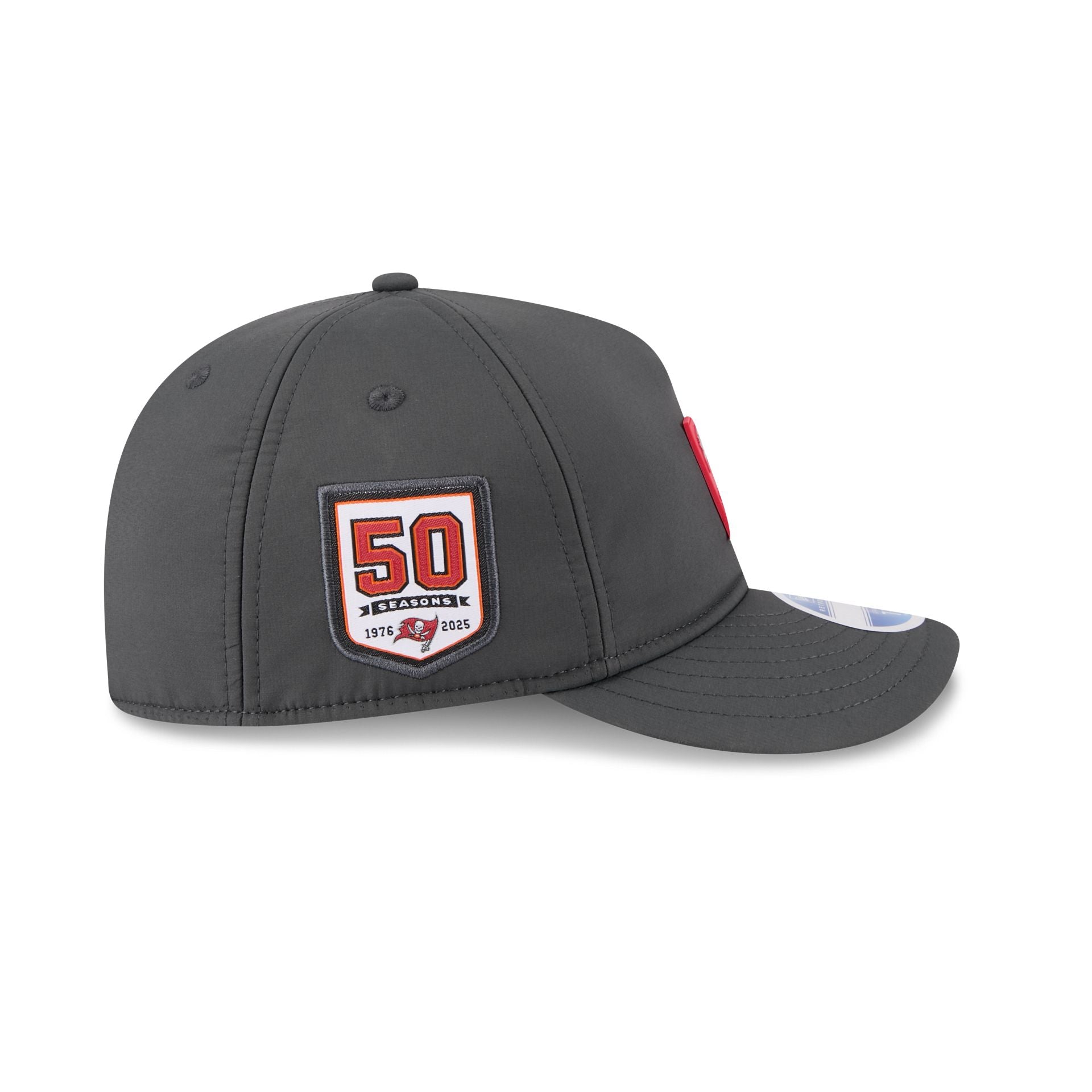 Tampa Bay Buccaneers 2025 Sideline Cold Weather Steel Clouds Retro Crown 59FIFTY A-Frame Fitted Hat