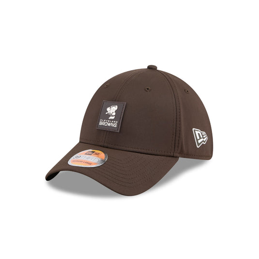 Cleveland Browns 2025 Sideline Hot Weather Historic 39THIRTY Stretch Fit Hat - New Era Cap