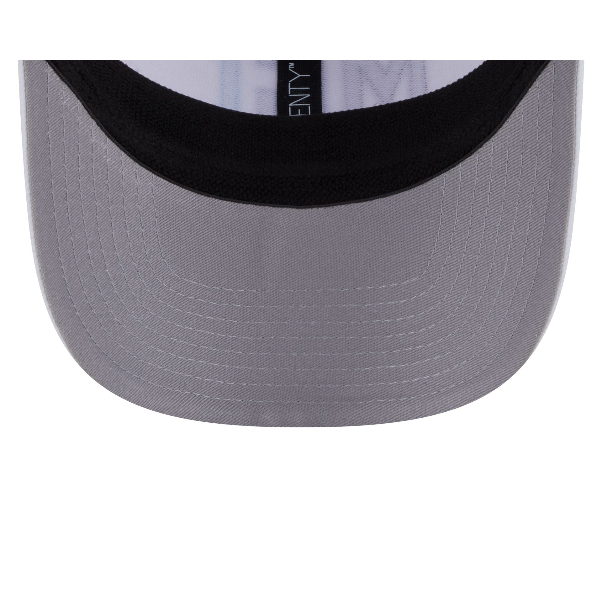 Majesticks GC White 9SEVENTY Trucker Hat