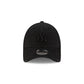 New York Yankees Distressed Black 9FORTY Adjustable Hat
