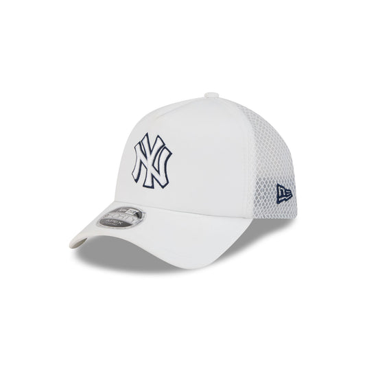 New York Yankees 2026 Batting Practice White 9FORTY APEX Trucker Hat - New Era Cap