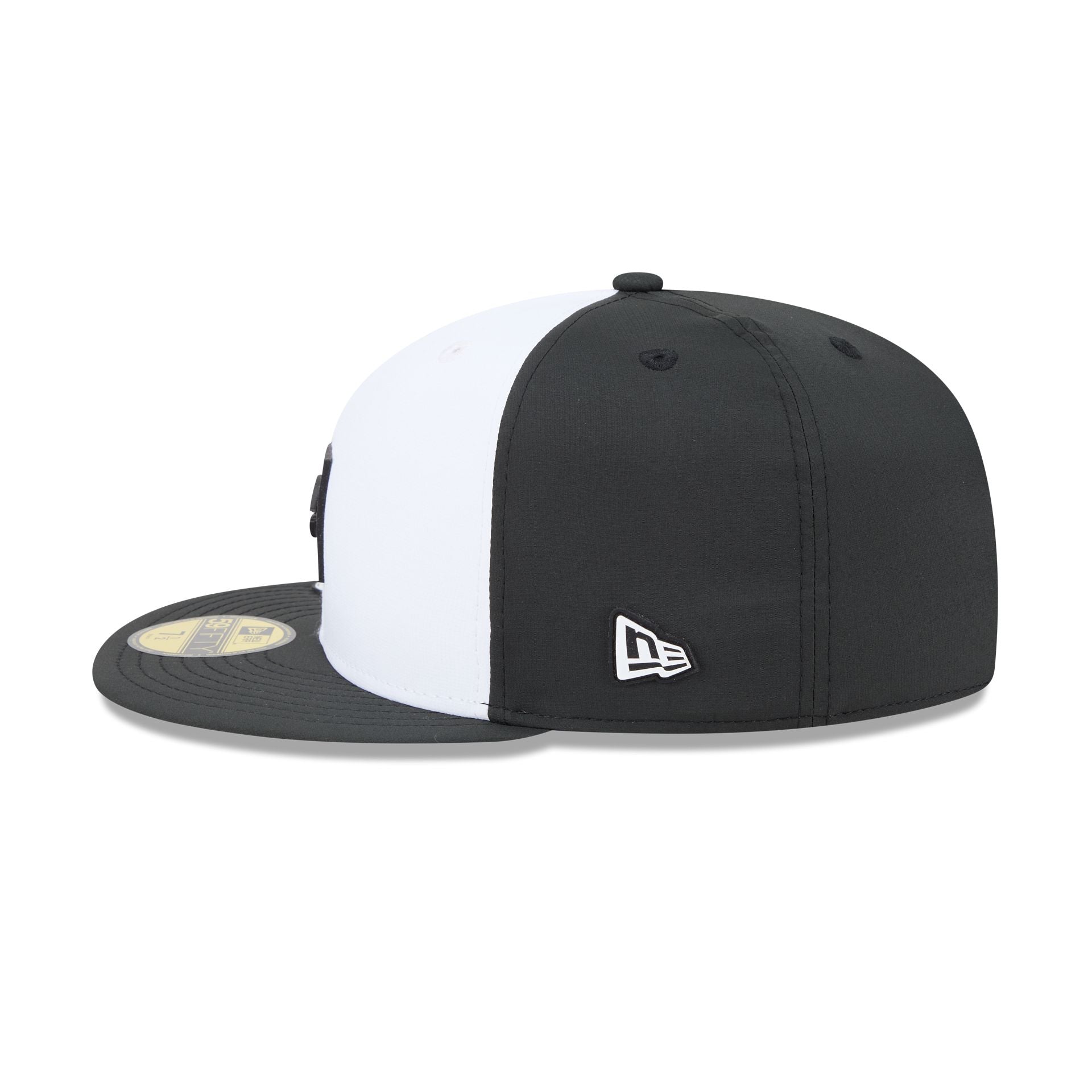 Cincinnati Reds 2026 Clubhouse Black & White 59FIFTY Fitted Hat