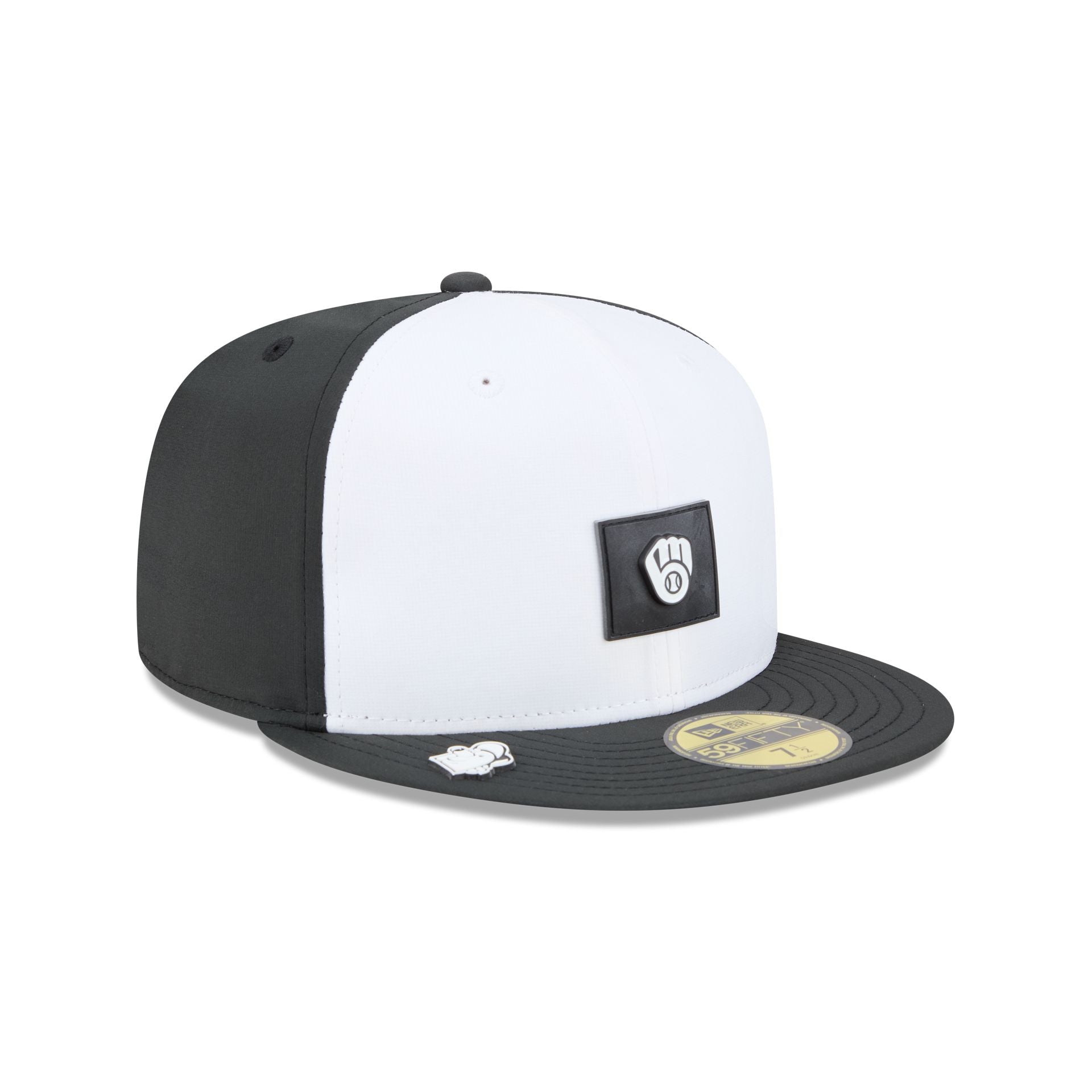 Milwaukee Brewers 2026 Clubhouse Black & White 59FIFTY Fitted Hat