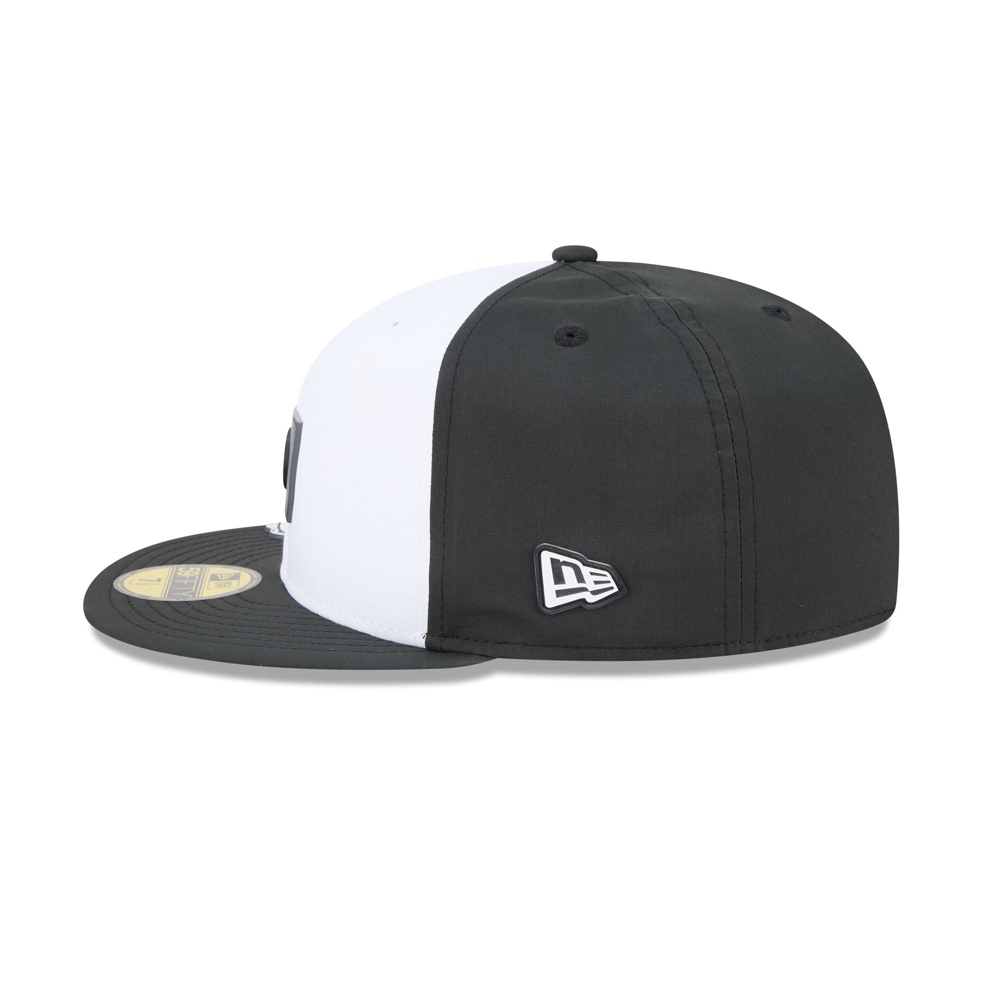 Milwaukee Brewers 2026 Clubhouse Black & White 59FIFTY Fitted Hat