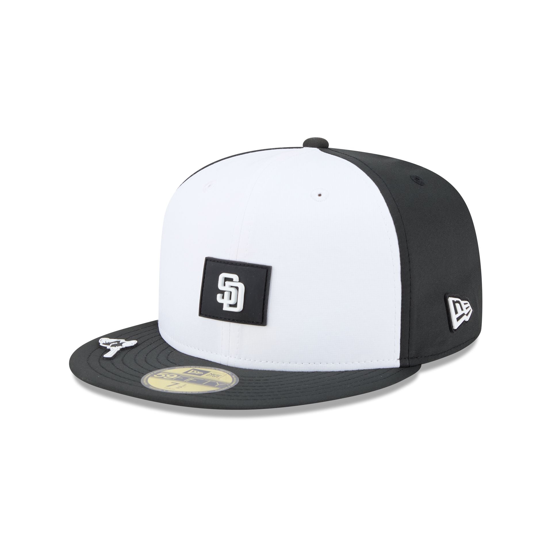 San Diego Padres 2026 Clubhouse Black & White 59FIFTY Fitted Hat