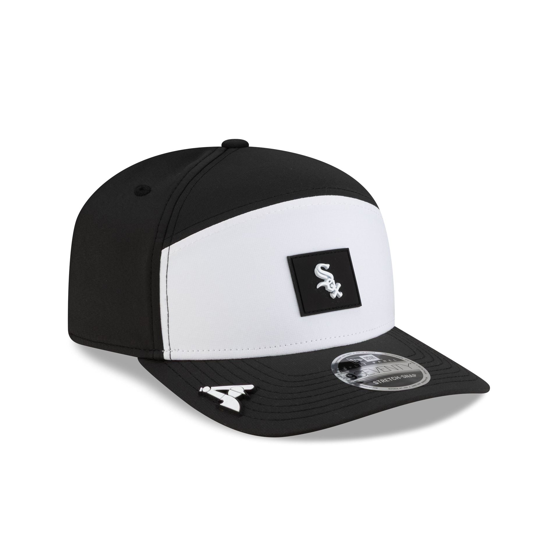 Chicago White Sox 2026 Clubhouse Black & White Split Panel 9SEVENTY Stretch-Snap Hat