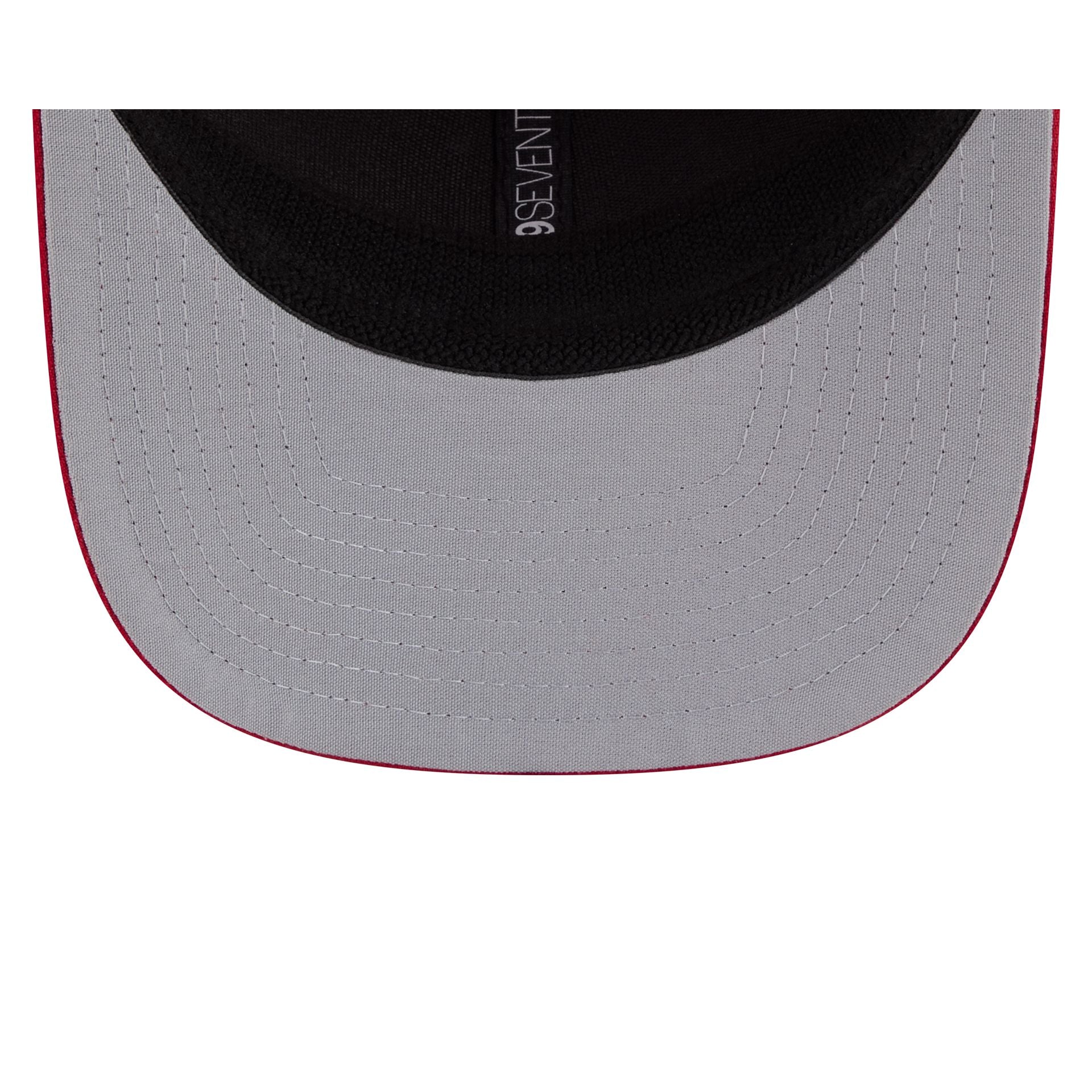 Chicago Blackhawks Simple 9SEVENTY Trucker Hat