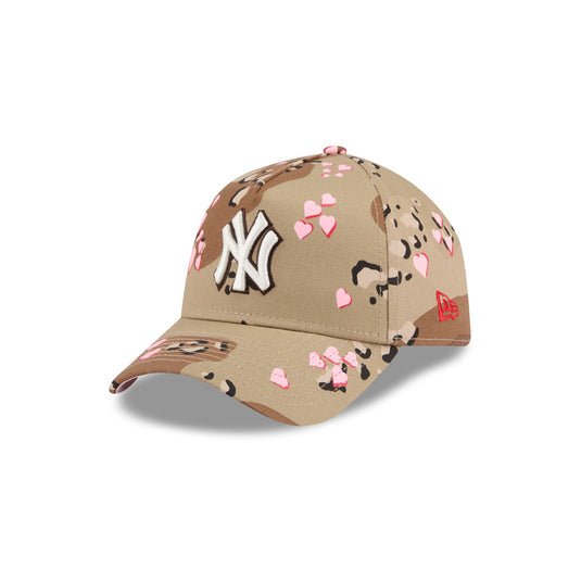 New York Yankees Camo Hearts 9FORTY A-Frame Snapback Hat - New Era Cap