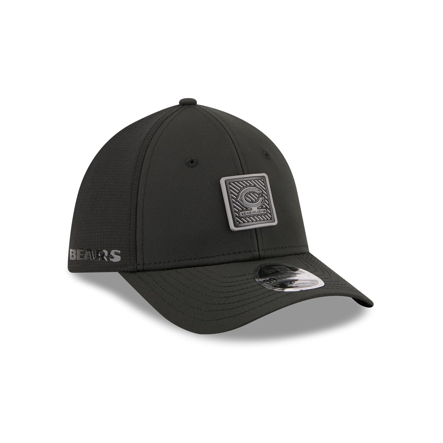 Chicago Bears 2026 Training Black 39THIRTY M-Crown Stretch-Fit Hat