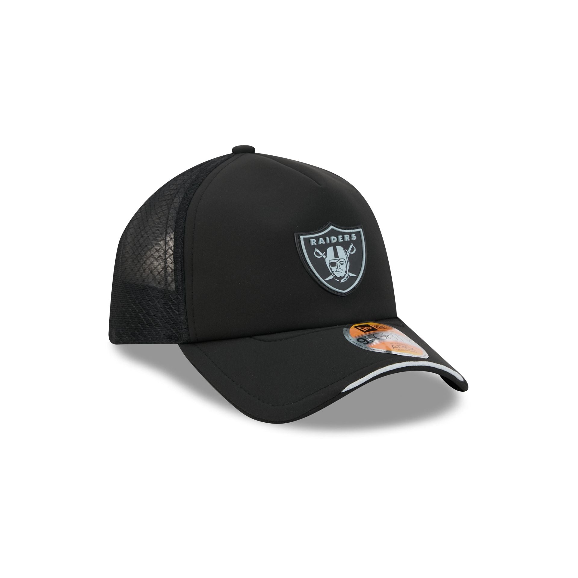 Las Vegas Raiders 2026 Sideline 9FORTY APEX Trucker Hat