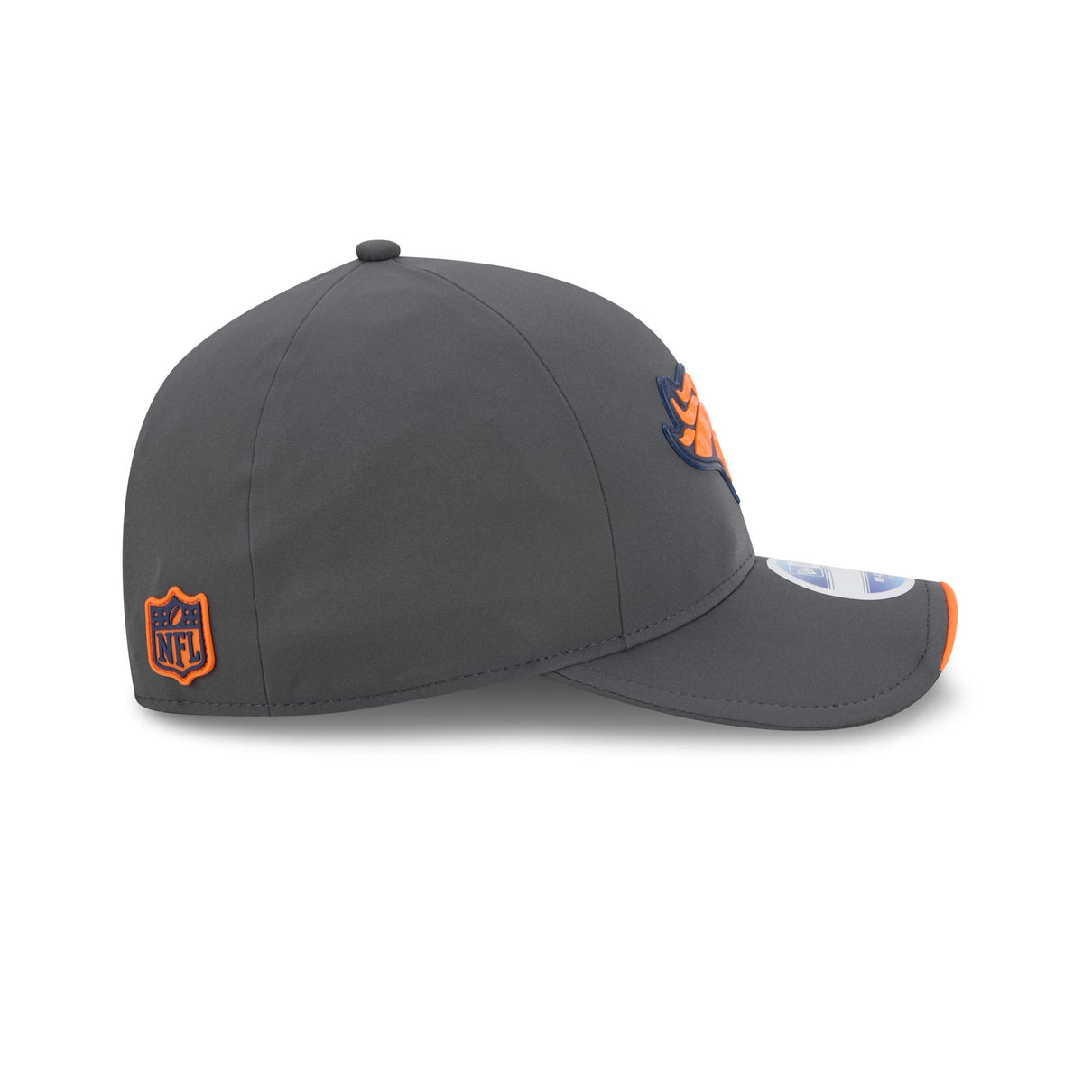 Denver Broncos 2026 Sideline Cold Weather 9FORTY M-Crown Snapback Hat