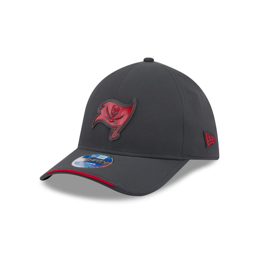 Tampa Bay Buccaneers 2026 Sideline Cold Weather 39THIRTY M-Crown Stretch Fit Hat