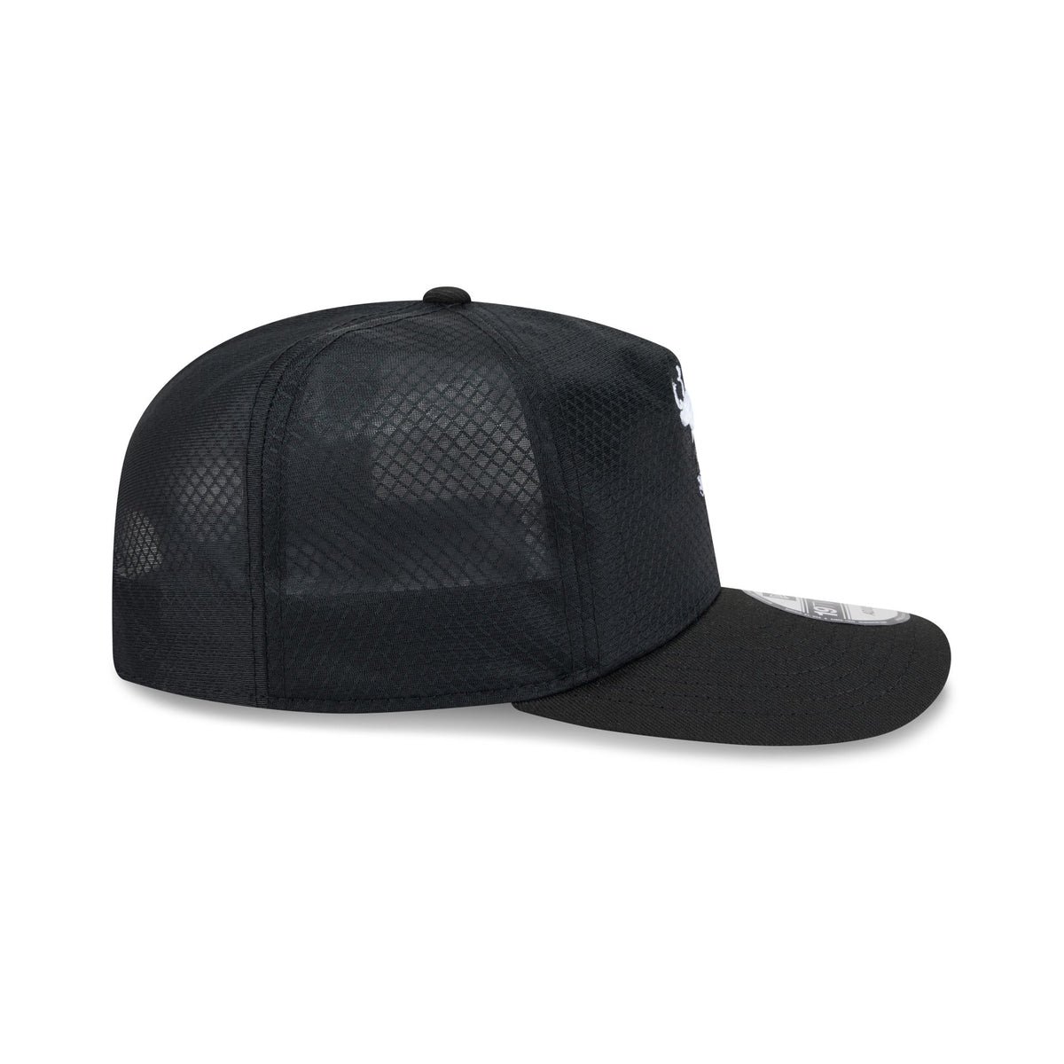 Milwaukee Bucks Black & White Mesh 19TWENTY Trucker Hat