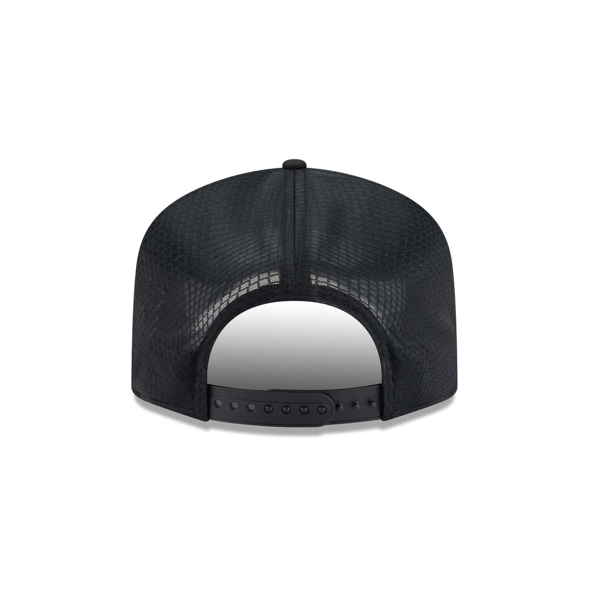 New York Knicks Black & White Mesh 19TWENTY Trucker Hat