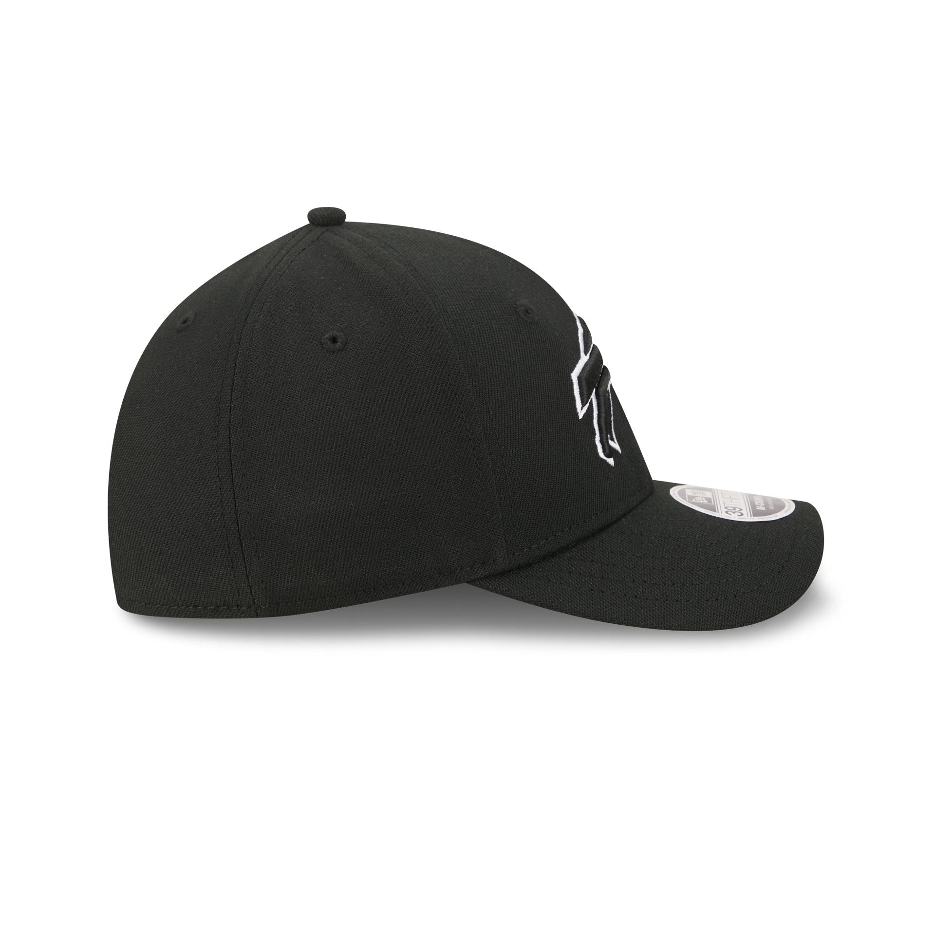 Buffalo Bills Poly Black & White 39THIRTY M-Crown Stretch Fit Hat