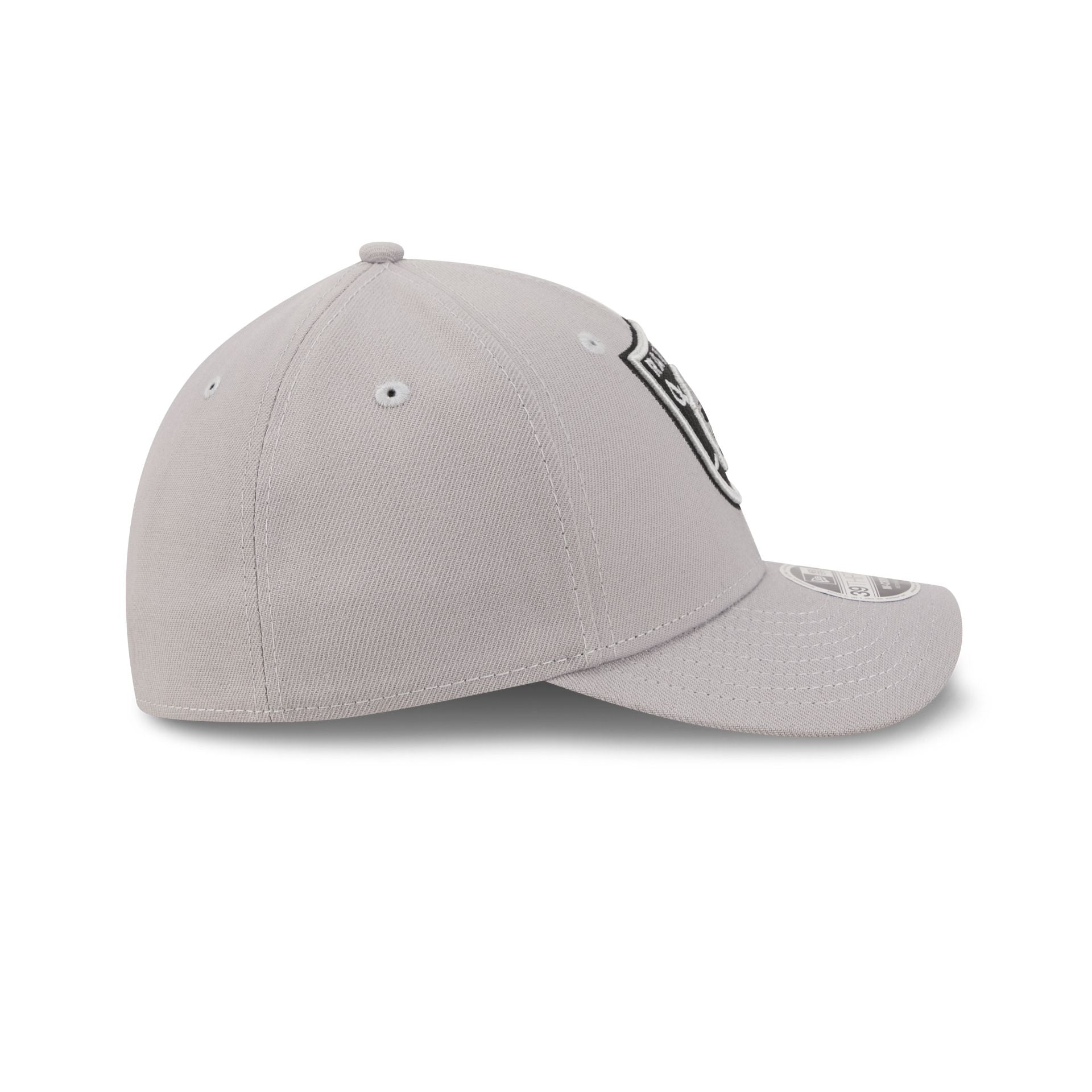 Las Vegas Raiders Poly Gray 39THIRTY M-Crown Stretch Fit Hat