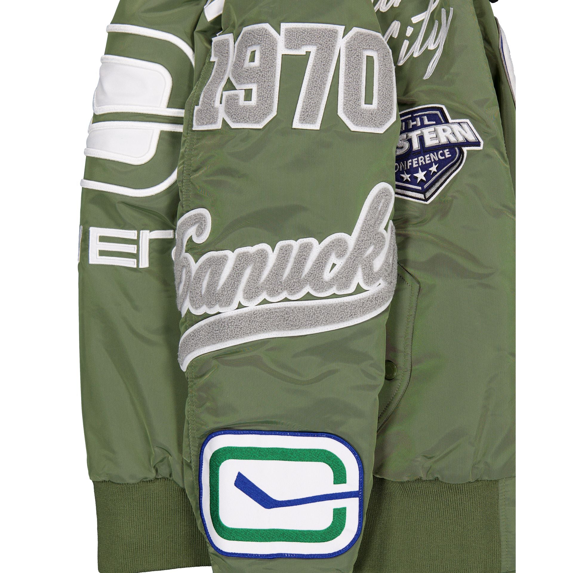 ジャケット・アウター 90s ALPHA MA-1 flight jacket sage green Alpha Industries x Vancouver Canucks Sage Green MA-1 Flight Jacket
