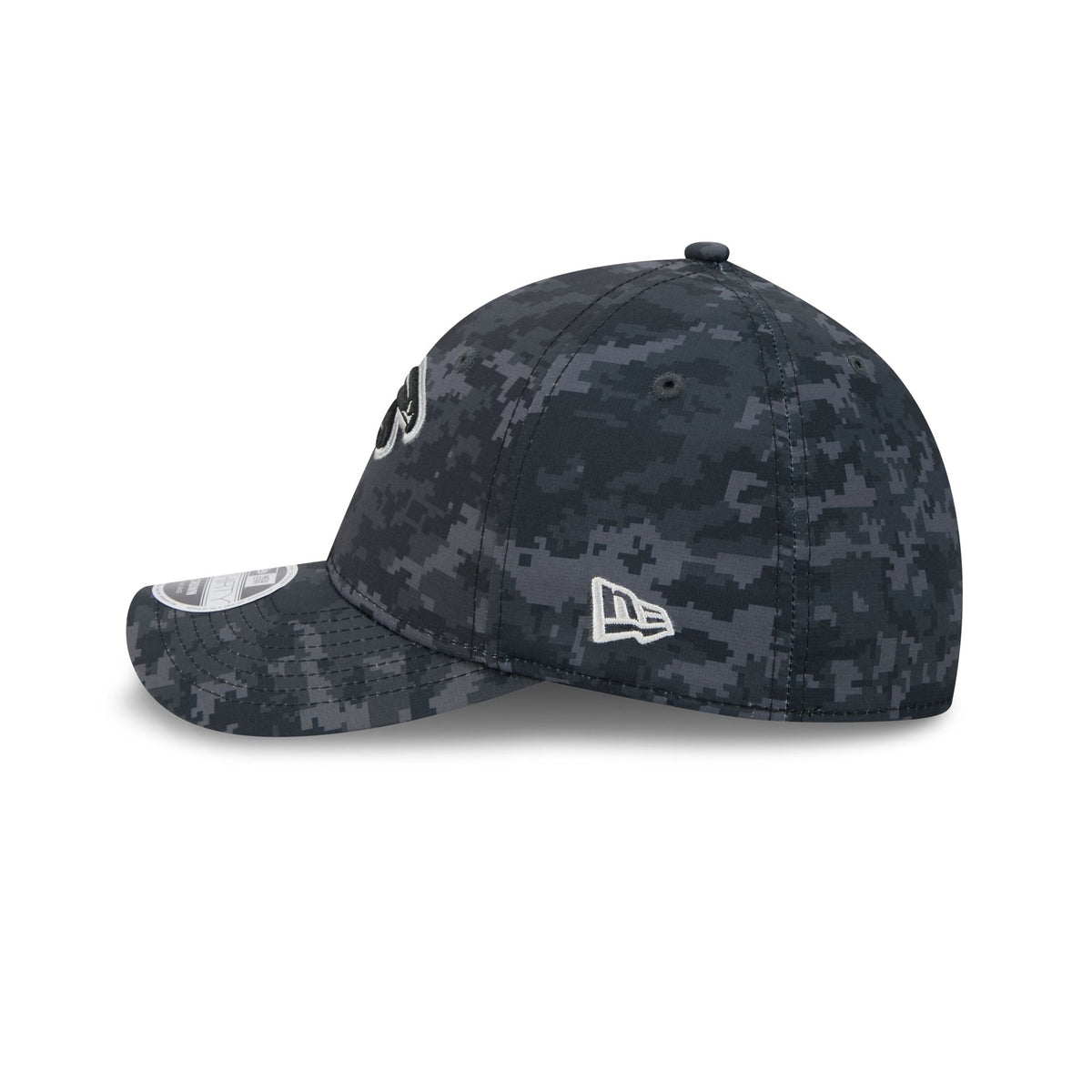 Atlanta Falcons 2026 Salute to Service 39THIRTY M-Crown Stretch Fit Hat