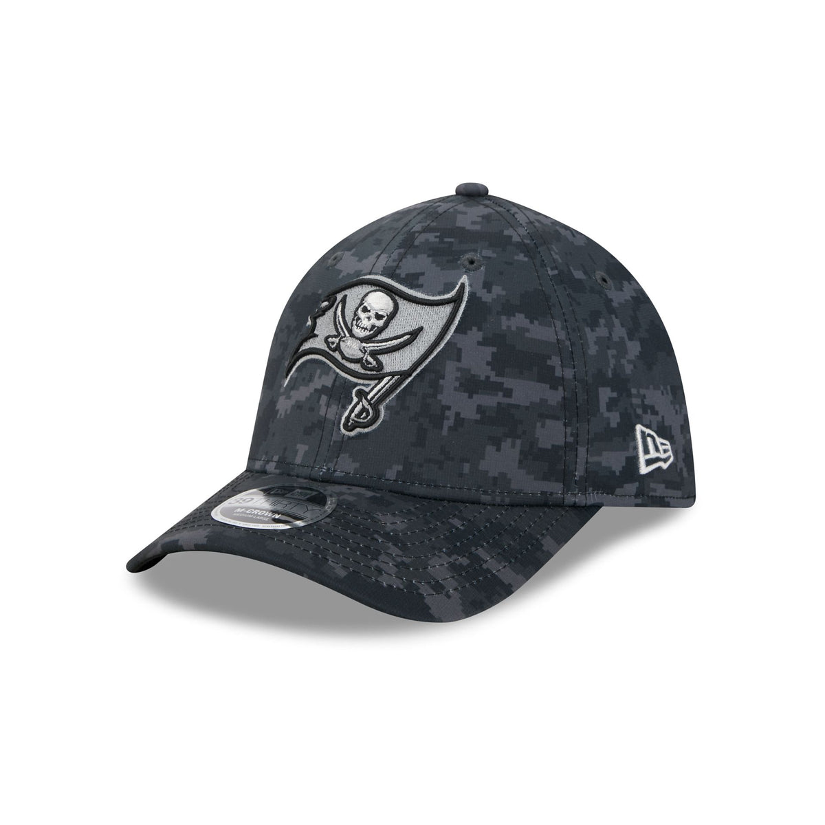Tampa Bay Buccaneers 2026 Salute to Service 39THIRTY M-Crown Stretch Fit Hat