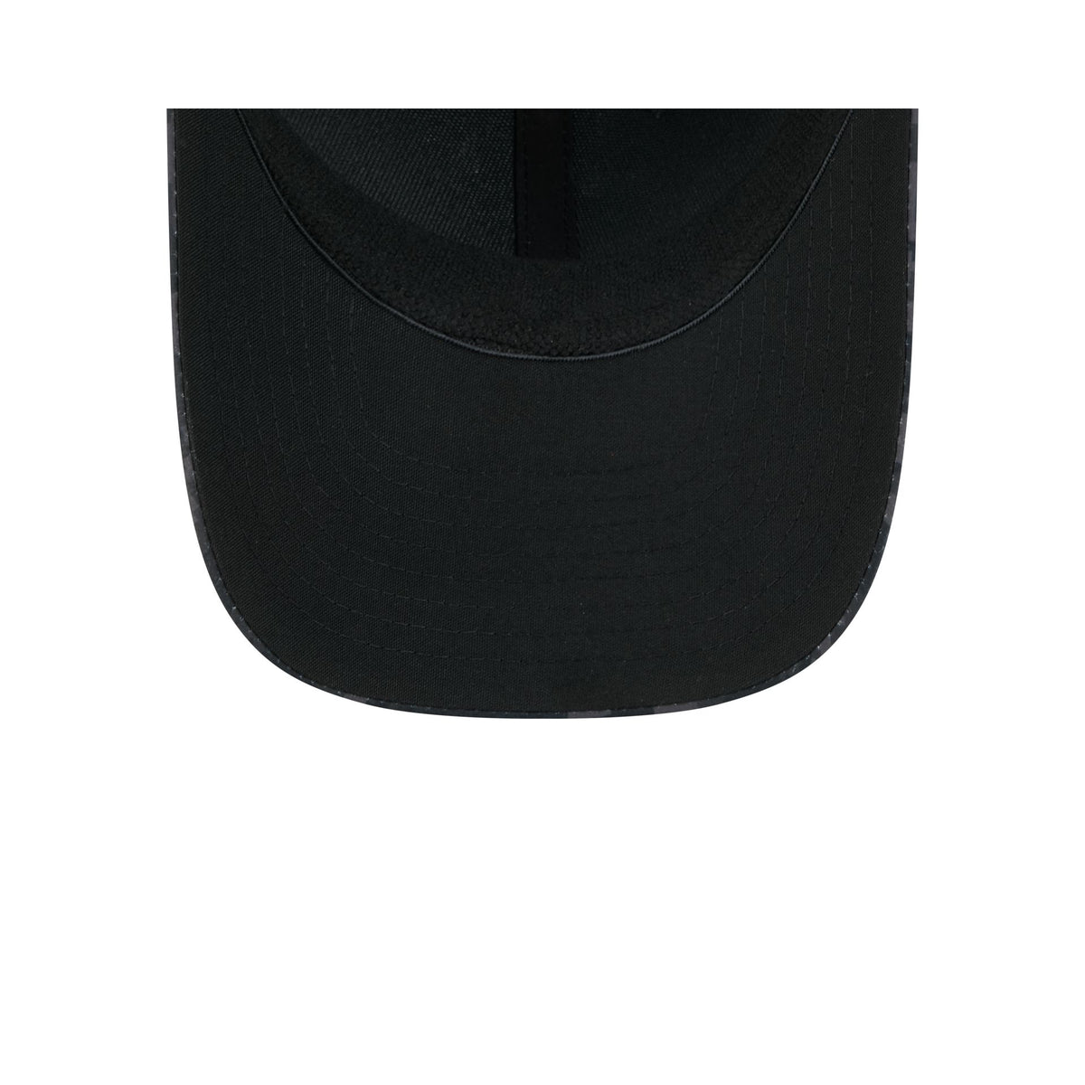 Tampa Bay Buccaneers 2026 Salute to Service 39THIRTY M-Crown Stretch Fit Hat