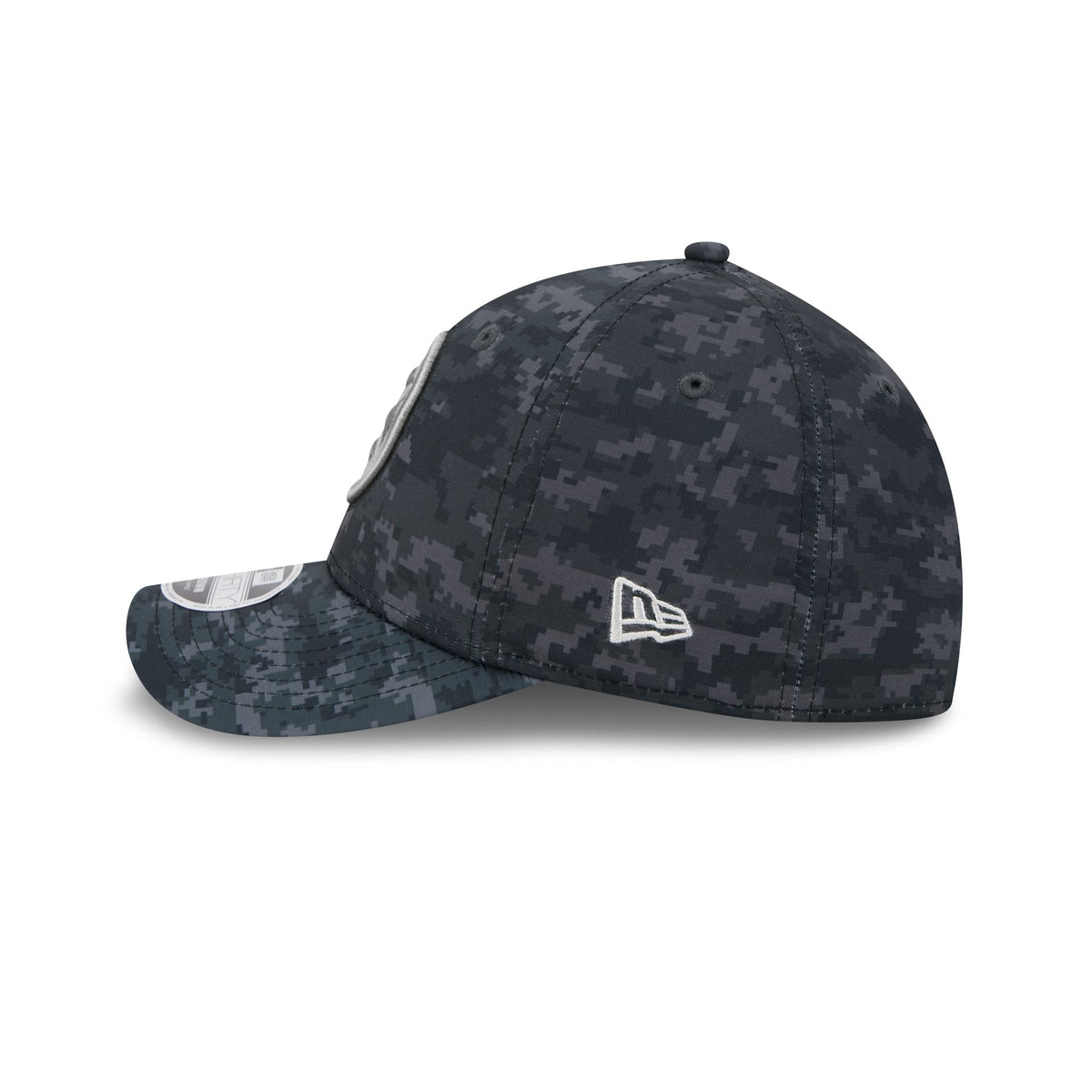 Pittsburgh Steelers 2026 Salute to Service 39THIRTY M-Crown Stretch Fit Hat