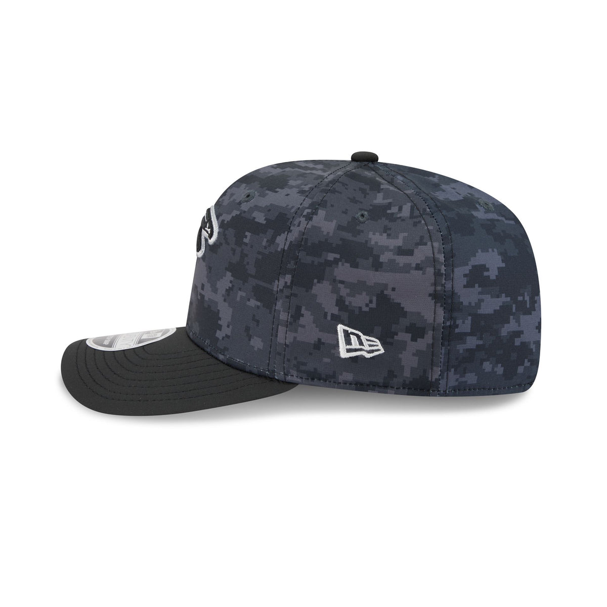 Atlanta Falcons 2026 Salute to Service 9SEVENTY Stretch-Snap Hat