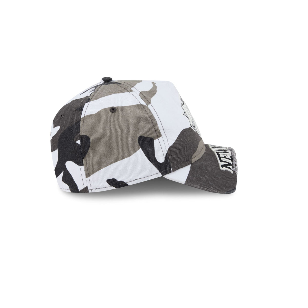 New York Knicks Washed Camo 9FORTY A-Frame Unstructured Cut-Off Visor Snapback Hat
