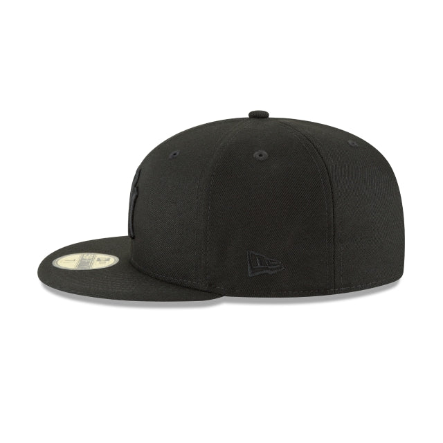 New York Yankees Blackout Basic 59FIFTY Fitted Hat
